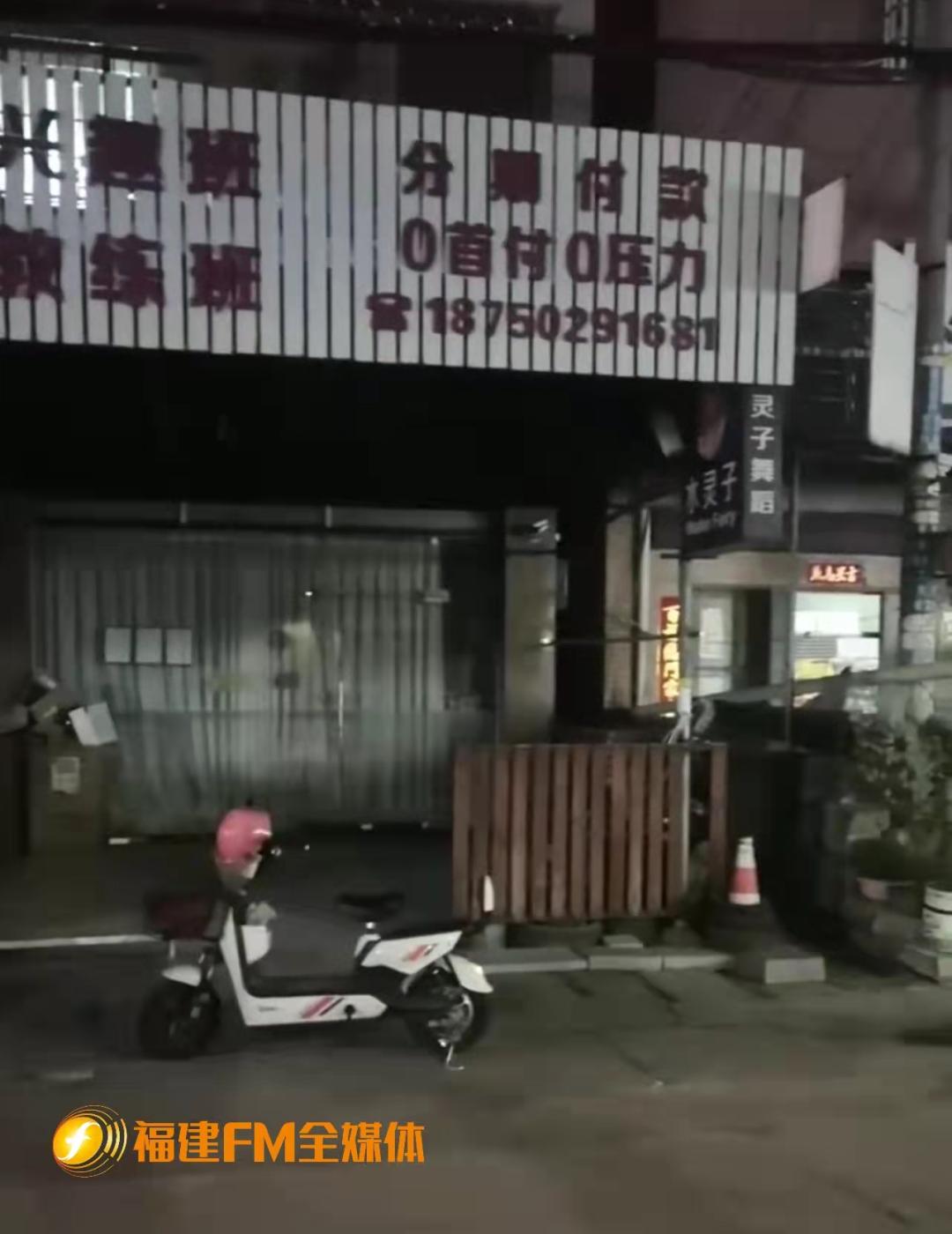 DƬ